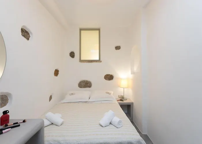 Marina's Traditional Stone House Feriehus