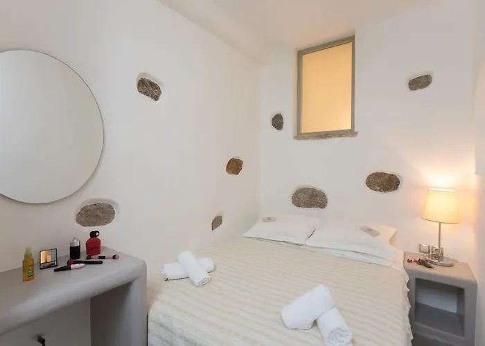 Feriehus Marina's Traditional Stone House