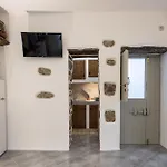 Marina's Traditional Stone House * Koronos